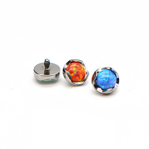 Piercing Labret de Titanio F136 con Rosca Interna y Parte Superior de Ópalo Redondo |   Joyería Hipoalergénica para Labios o Orejas - Product Image 6