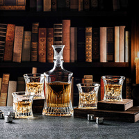 Juego de decantador de whisky de cristal sin plomo al por mayor con 4 vasos de whisky antiguos para licor Bourbon
