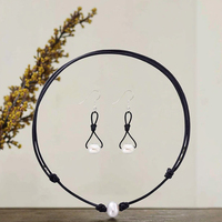 Collier et boucles d'oreilles en cuir véritable avec perles d'eau douce naturelles pour hommes Collier