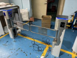 Cancello a Battente di Sicurezza in Acciaio Inox Zento, Barriera di Controllo Accessi Resistente per Ingressi di Supermercati, Centri Commerciali, Stadi - Product Image 6