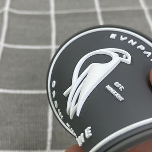 Maßgefertigter 3D Runder PVC-Gummi Aufnähbarer Aufnäher für Kleidungszubehör - Product Image 2