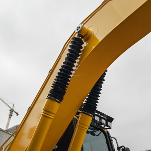 Excavadora Usada Komatsu PC200 Compacta Pero Potente, 20 Toneladas, Original Japonesa, Equipo Pesado que Ahorra Espacio - Product Image 3