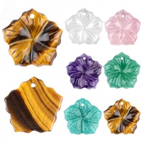 Porte-clés en cristal de pierre précieuse naturelle sculpté en forme de fleur avec décoration des 7 chakras, adapté à la décoration de sacs à clés et aux cadeaux