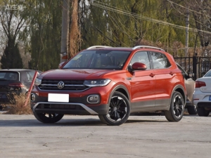 <span class=keywords><strong>La</strong></span> <span class=keywords><strong>Volkswagen</strong></span> <span class=keywords><strong>T</strong></span>-<span class=keywords><strong>Cross</strong></span> 1.5L Automatic Yue 2020 è un SUV compatto costruito sulla piattaforma MQB di <span class=keywords><strong>Volkswagen</strong></span>. - Product Image 1