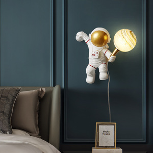Nouveau design applique décorative en forme de lune veilleuse moderne lampes murales astronautes pour chambre d'enfants - Product Image 2
