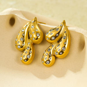 Pendientes de gota de lágrima de cristal brillante Pendientes de moda chapados en oro de 18 quilates Elegante accesorio de noche diario - Product Image 3