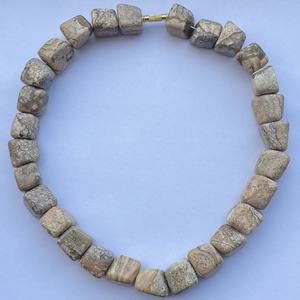 Collier classique en or avec perles de pierre naturelle jaspe image lisse de 10 mm, 12 mm, 14 mm, provenant d'un revendeur Alibaba en Inde - Product Image 1