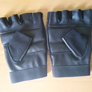 Gants de gymnastique en PVC et EVA noirs et rouges personnalisés de haute qualité pour les accessoires d'entraînement de musculation de fitness - Product Image 1