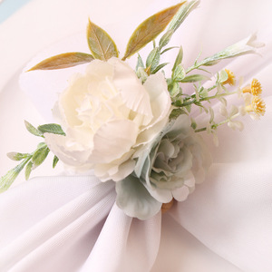 Anneaux de serviette écologiques en verdure artificielle avec perles métalliques, supports durables en plastique PE pour plantes artificielles pour la décoration de tables de mariage et de fêtes - Product Image 3