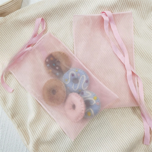 En stock, vente en gros : Sac de rangement en organza à cordon de serrage, modèle Fuchen OP, pour bijoux, accepte la personnalisation du logo et la création d'échantillons, idéal pour les cadeaux. - Product Image 2