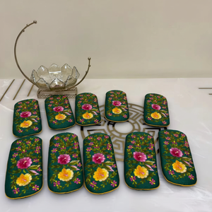 Estuche de anteojos de Estilo Vintage bordado a mano hecho a medida con flores artesanales. Ideal para viajeros diarios - Product Image 1