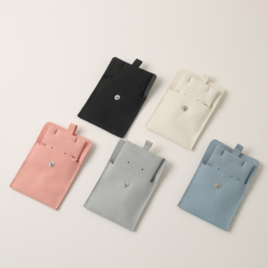 กระเป๋าใส่เครื่องประดับแบบกระดุมแป๊ก พร้อมโลโก้  กระเป๋าของขวัญกำมะหยี่ไมโครไฟเบอร์  แบบนูนลาย สำหรับใส่สร้อยคอ ต่างหู พร้อมแผ่น/การ์ดเสริม - Product Image 6