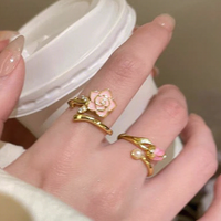 Bague ouverte élégante et glamour en or, motif tulipe, perle nacrée, bijou floral féminin et scintillant, cadeau de mode