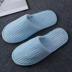 Chaussons de <span class=keywords><strong>spa</strong></span> en molleton de corail jetables de luxe personnalisés avec logo personnalisé Équipements de voyage pour les clients de l'hôtel <span class=keywords><strong>et</strong></span> du <span class=keywords><strong>spa</strong></span> - Product Image 4