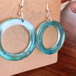 Pendientes elegantes de resina para mujer, estilo artístico ligero, perfectos para fiestas, eventos y uso informal - Product Image 5