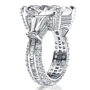 Anello da Cocktail Oversize con Zirconia Cubica Quadrata 12.5x16mm per Donne, Gioiello di Lusso dallo Stile Elegante - Product Image 2