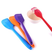 Grattoir en silicone coloré résistant à la chaleur en gros pour la cuisson