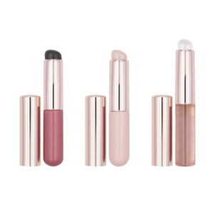 Pinceau applicateur de rouge à lèvres et correcteur en silicone souple Q, tête petite, portable, mini, pour lèvres, unisexe, commerce extérieur transfrontalier, manche en bois - Product Image 1