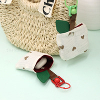 Nieuwe stoffen tas met hartprint Oortelefoonornament Anti-verlies drukknoopsluiting Draagbare AirPods-opbergtas Leuke creatieve fruithanger