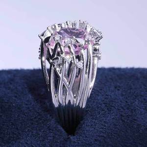 Anello con Ramo di Cristallo Rosa per Donne, Gioiello da Dito Creativo e alla Moda - Product Image 6