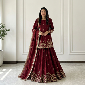 Conjunto de Vestido Moderno de Seda Fandy de Dos Tonos con Bordado para Mujer, Marca NiMa Creations, Ideal para Bodas y Festivales, Estilo Indio-Pakistaní - Product Image 1
