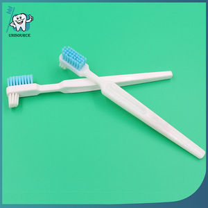 Brosse à dents manuelle en plastique à tête large et manche long, pour usage en clinique dentaire MC E804 - Product Image 1