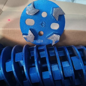 Bloc de meulage diamanté ultra-affûté de 4 pouces, qualité supérieure, 4 segments en forme de flèche, pour la rénovation des sols en béton - Product Image 3
