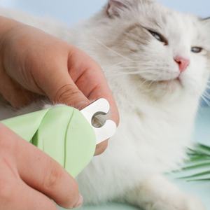 Tondeuse professionnelle KingHon de haute qualité pour animaux de compagnie avec lumière LED, coupe-ongles pour chats et chiens avec batterie, ciseaux à ongles sécurisés avec lumière LED - Product Image 4
