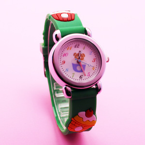 นาฬิกาควอตซ์ลายการ์ตูนน่ารักสำหรับเด็ก รุ่น Little Bear Cake for Cream เหมาะสำหรับเด็กอนุบาล ใช้ได้กับกิจกรรมกีฬา เป็นมิตรกับสิ่งแวดล้อม น้ำหนักเบา แบตเตอรี่ใช้งานได้นาน 2 ปี - Product Image 3