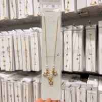 Collier pour femme en acier inoxydable plaqué or, avec chaîne à maillons, papillon, étoile et perles d'imitation, idéal pour les activités de plein air