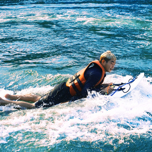 Tabla de Surf a Motor de Fibra de Carbono con Velocidad Ajustable de 65KM/H, Nuevo Accesorio de Aleta para Deportes Acuáticos al Aire Libre en la Costa y Aguas Oceánicas - Product Image 6