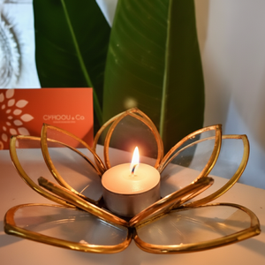 Portavelas de Metal con acabado dorado en forma de flor, soporte de vela decorativo para Pooja Home Temple Festival Decoración - Product Image 1