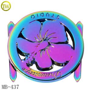 Accessori per Borse con Etichette Arcobaleno, Design con Logo Floreale Traforato, Targhette con Nome del Marchio per Articoli in Pelle e Bagagli - Product Image 1