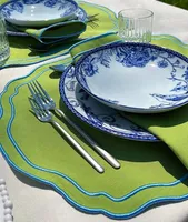 Sets de Napperons Personnalisés en Coton Vert Brodé avec Bordure Colorée pour Mariages, Restaurants et Dîners