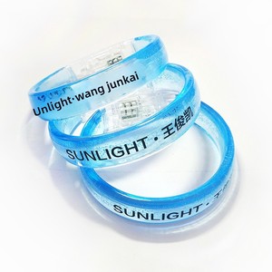 ของเล่นอะคริลิกเปลี่ยนสีเรืองแสงในที่มืด สำหรับงานคอนเสิร์ต อนิเมะ บาร์ คลับ เต้นรำ วิ่งกลางคืน เป็นมิตรกับสิ่งแวดล้อม - Product Image 1