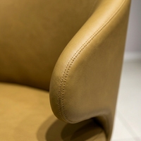 Chaise de salle à manger minimaliste en tissu, chaise à accoudoirs incurvés moderne avec pieds en bois pour la maison, la salle de bain et l'entrée