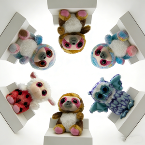 Peluche de gato personalizado de tela suave y aterciopelada de pelo corto, con silueta de gatito compacto y regordete sentado, y efecto tie-dye arcoíris. - Product Image 4