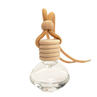 Diffuseur d'huiles essentielles suspendu 10 ml, flacon carré en verre transparent vide avec bouchon à vis, rechargeable, pour voiture, désodorisant, parfum, aromathérapie, pendentif