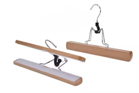 Cintre pour pantalon en bois blanc de couleur personnalisée à usage multiple cintre en jean, cintres pour extensions de cheveux