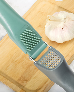 Venta al por mayor de fábrica Syh1351: Picadora y trituradora de acero inoxidable, prensa manual de ajo de cocina de material PP - Product Image 6