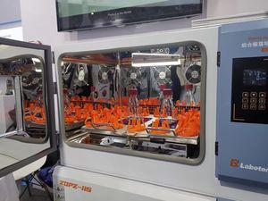 ตู้ควบคุมอุณหภูมิแบบดิจิตอลสำหรับห้องปฏิบัติการ ความจุขนาดใหญ่ พร้อมระบบเขย่าและควบคุมอุณหภูมิแบบไมโครเทอร์มอล - Product Image 3