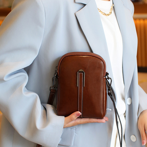 กระเป๋าโทรศัพท์ AndoBag สำหรับผู้หญิง กระเป๋าสะพายข้าง กระเป๋าแฟชั่นลำลอง หนังวัวแท้ กระเป๋าถือขนาดเล็กสำหรับสุภาพสตรี รุ่น 6009 - Product Image 3
