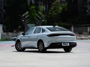 Nuova BYD Qin <span class=keywords><strong>L</strong></span> DM-i PHEV 120km FWD con Sistema di Guida Intelligente e Design di Alta Qualità, Berlina Familiare 4 Porte 5 Posti Qin <span class=keywords><strong>L</strong></span> DM-i 2026 - Product Image 4