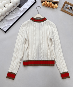 Pull chic pour femme d'inspiration vintage, col en V, tricot texturé avec détails torsadés, ourlet et poignets contrastants, polyvalent pour un usage quotidien - Product Image 6