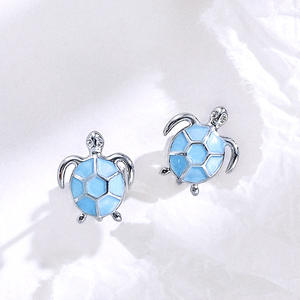 Pendientes de tortuga azul cielo para mujer, aleación chapada en plata, forma de animal linda, engaste de bisel con cristales de imitación, joyería de moda - Product Image 1