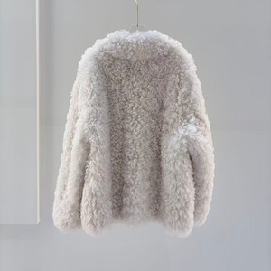 <span class=keywords><strong>Cappotto</strong></span> <span class=keywords><strong>in</strong></span> <span class=keywords><strong>Pelliccia</strong></span> di Agnello per Donna, Stile Casual, Bianco <span class=keywords><strong>con</strong></span> Collo a Risvolto, Chiusura <span class=keywords><strong>con</strong></span> Bottoni Rivestiti, <span class=keywords><strong>Interno</strong></span> <span class=keywords><strong>in</strong></span> Pelle Spessa per l'Inverno - Product Image 3