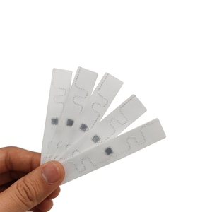 แท็ก RFID UHF ขนาด 86*16 มม. สำหรับการจัดการซักรีด 860-960MHz ป้าย RFID สำหรับการจัดการเช่าเสื้อผ้า - Product Image 2