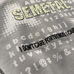 Hoodie unisexe de luxe en molleton bouclette français, coupe courte et oversize, grammage lourd, avec motif brodé et impression en relief personnalisée, en coton - Product Image 5