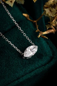 Collier pendentif classique en platine PT950 avec diamant ovale de 0,518 ct cultivé en laboratoire |   Collier pendentif en diamant de laboratoire taille ovale pour - Product Image 4
