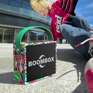 ลำโพงคาราโอเกะแบบพกพา รุ่นใหม่ ดีไซน์สร้างสรรค์ พร้อมช่องเสียบ USB แฟลชไดรฟ์ แบตเตอรี่ในตัว ตัวเครื่องทำจากไม้ หูฟังแบบมีสาย เหมาะสำหรับใช้งานกลางแจ้ง - Product Image 3